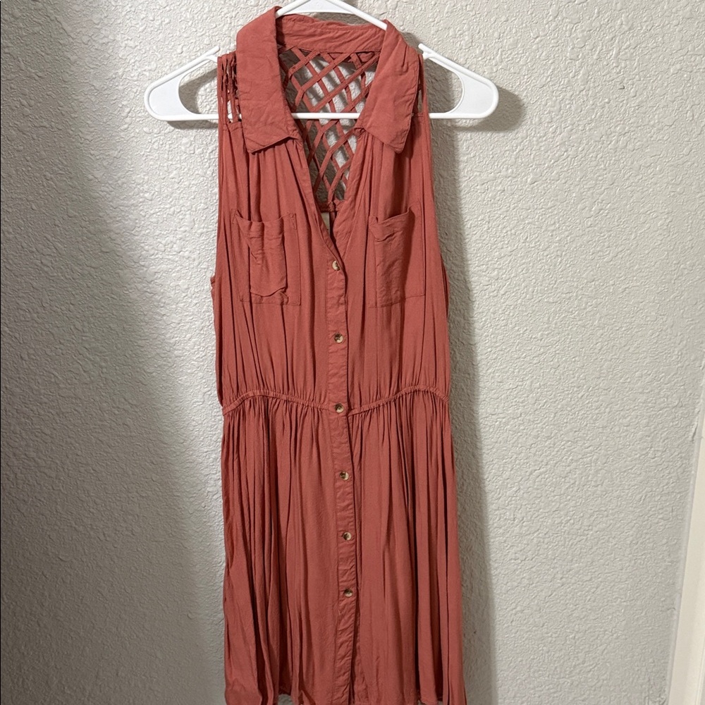Chic Sleeveless Button-Down Midi Dress in Rust